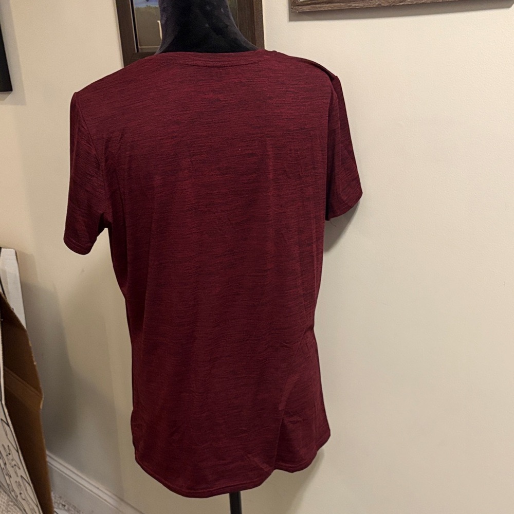 Comfy Women’s Heather Red V-Neck Short Sleeve Top - Picture 3 of 5